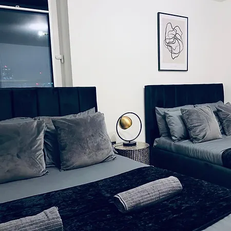 2 Bedroom Penthouse View 아파트 *