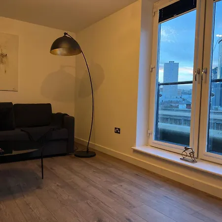 2 Bedroom Penthouse View * 버밍엄